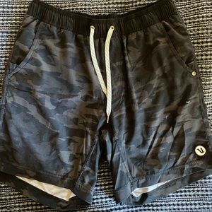 Large VUORI shorts 5 inch